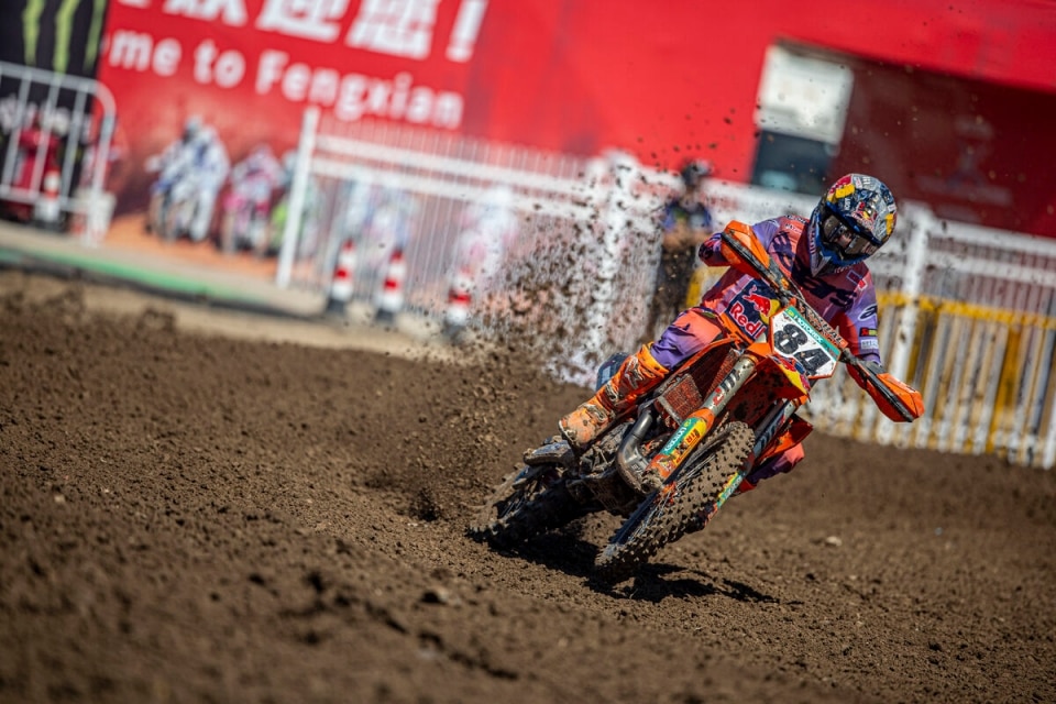 MXGP Cina: ancora una doppietta per Herlings. MX2 a Sacha Coenen - VIDEO MXGP Cina: ancora una doppietta per Herlings. MX2 a Sacha Coenen - VIDEO