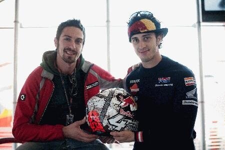 Il nuovo casco di Andrea Dovizioso. A Valencia ha corso con un casco dal design "fangoso"