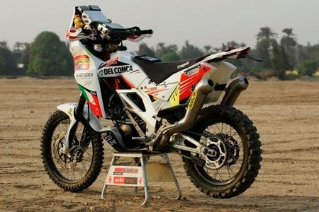 Joan Barreda con il Team Aprilia Giofil. Al via della Dakar e del Mondiale Rally 2011