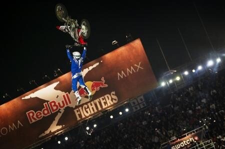 Red Bull X-Fighters world tour 2011. Il 15 aprile appuntamento nel rovente deserto degli Emirati Arabi
