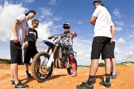 Stewart con Pirelli. La casa italiana a caccia del titolo Supercross Stewart con Pirelli. La casa italiana a caccia del titolo Supercross