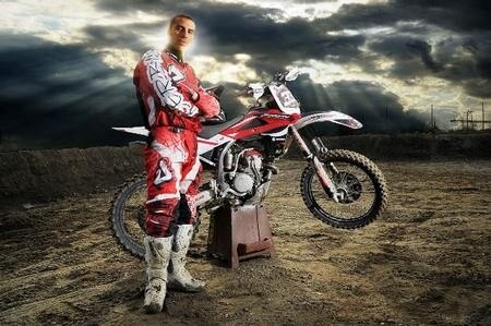 Marco Melandri con l'Husqvarna. Allenamenti con la TC 250