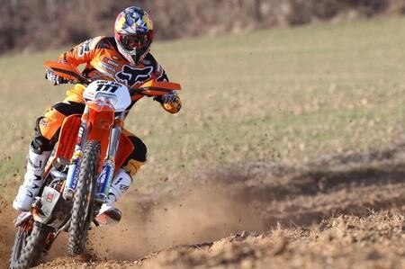 Enduro estremo in città. Taddy Blazusiak on mission