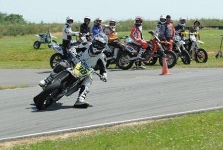 Supermoto Masterclass 2013. A scuola con Christian Ravaglia e Andrea Occhini