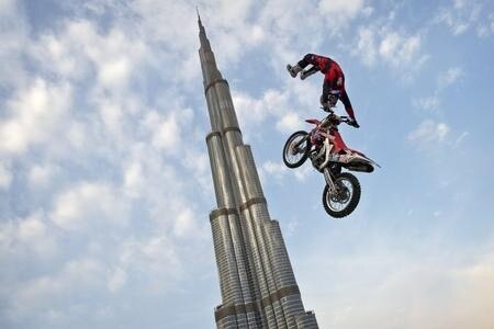 Red Bull X-Fighters - Dubai. Pages è già l'uomo da battere!