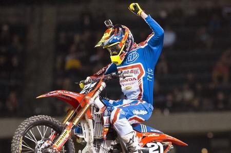 Red Bull Team. 7 consigli per vincere una gara di Supercross