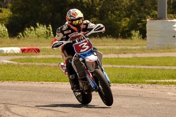 Max Biaggi torna in gara. Per ora solo con il supermotard...