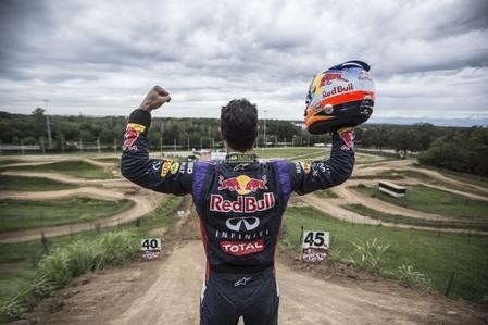 Redbull Video. Ricciardo-Kvyat, sfida sui 50ini