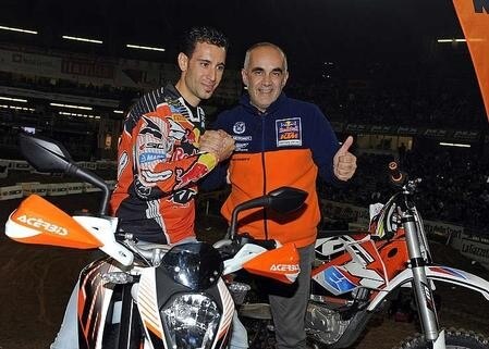 Nibali prende il posto di Cairoli. Alla premiazione KTM a Genova