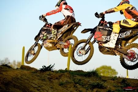 Joël Smets guida la Tacita T-Race. Nel trofeo off road per moto elettriche