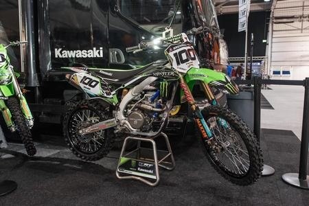 Tommy Searle in Kawasaki. E Max Anstie passa a Husqvarna...