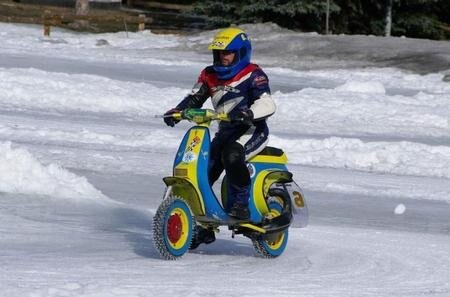 Ice Pragelato 2T. In gara con la Vespa sul ghiaccio!