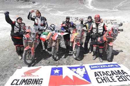 Ascesa al vulcano Nevado Ojos del Salado. Metzeler MC 360 e Honda stabiliscono tre record del mondo