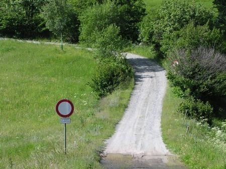 Nuovo codice della Strada. Percorribilità delle strade sterrate a rischio