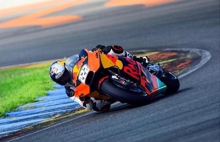 Tony Cairoli in pista a Valencia. Test con la KTM da MotoGP