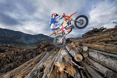 Red Bull VIDEO. Manuel Lettenbichler sawmills training