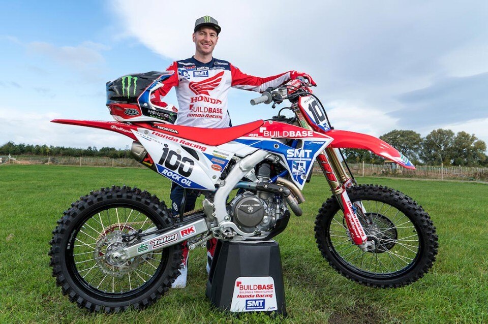Tommy Searle passa a Buildbase Honda e lascia il Mondiale