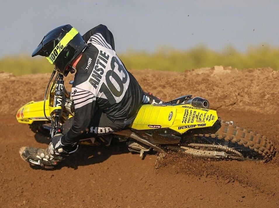 Inizia male l'avventura di Max Anstie negli USA