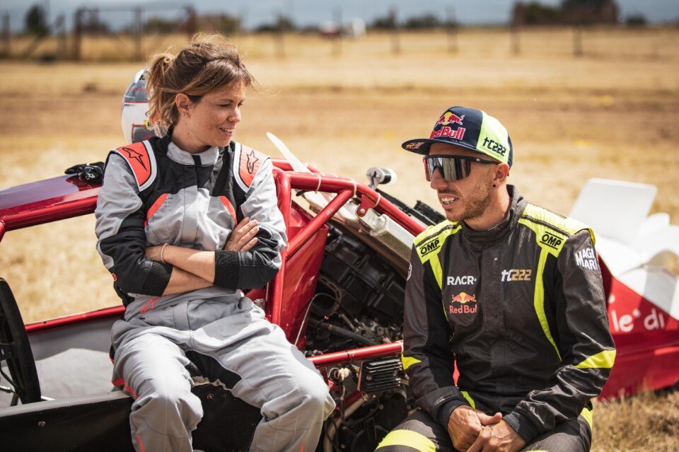 Drive Me Crazy 2, sfida kart cross con Cairoli & Wierer