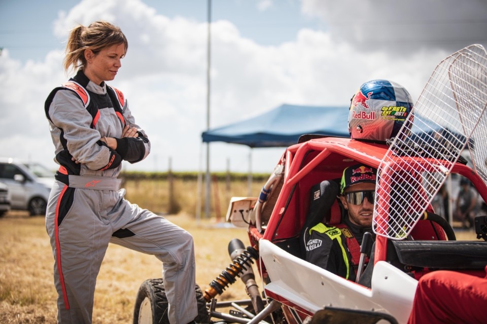 Drive Me Crazy 2, sfida kart cross con Cairoli & Wierer Drive Me Crazy 2, sfida kart cross con Cairoli & Wierer