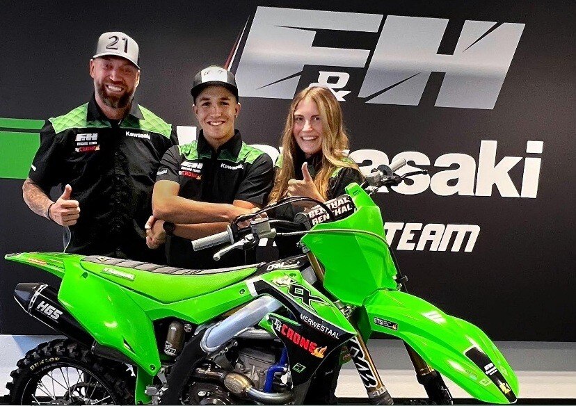 Il Team F&H Kawasaki firma con David Braceras Il Team F&H Kawasaki firma con David Braceras