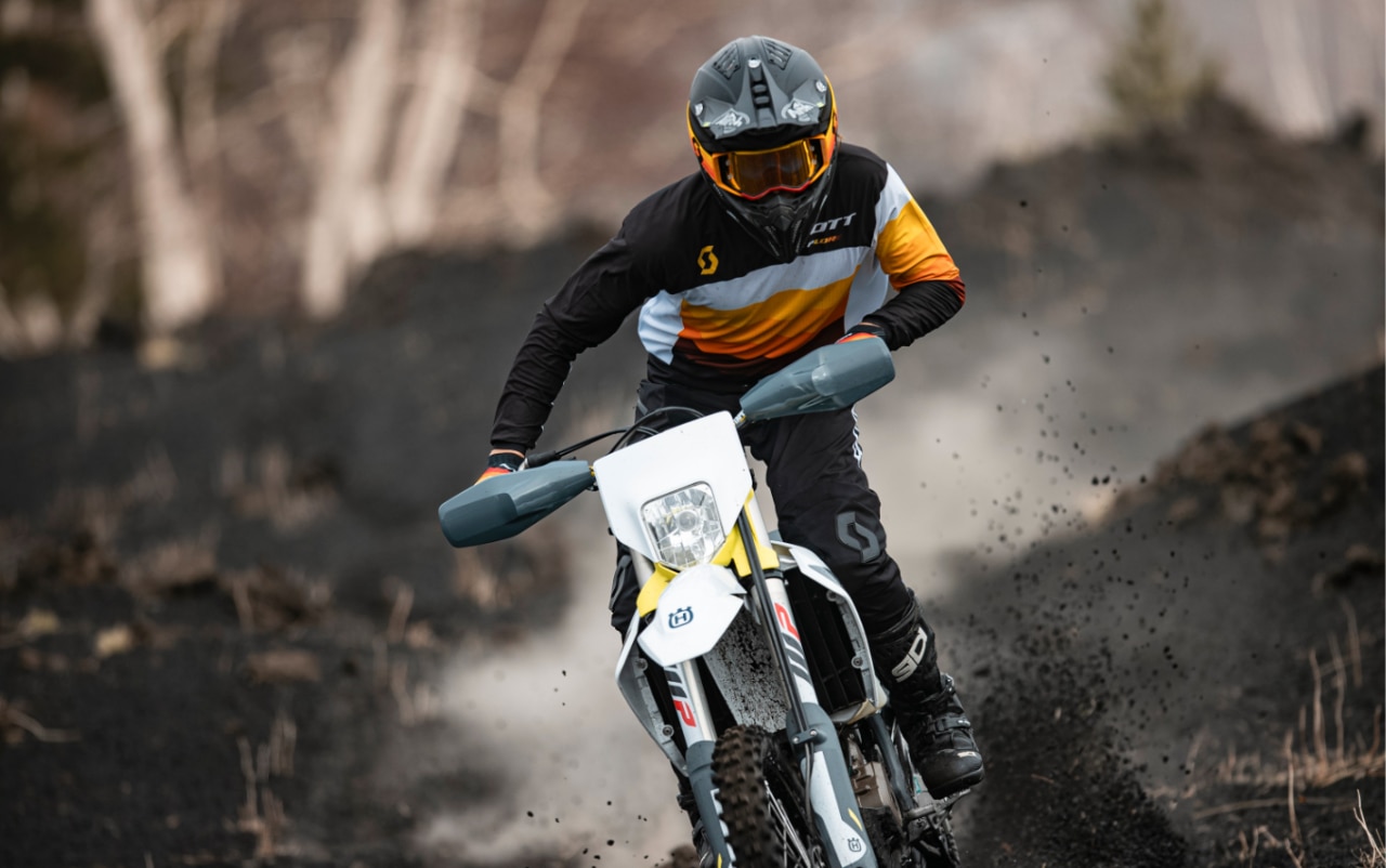 “Bellezza inaspettata" - Viaggio di enduro alla scoperta dell'Etna