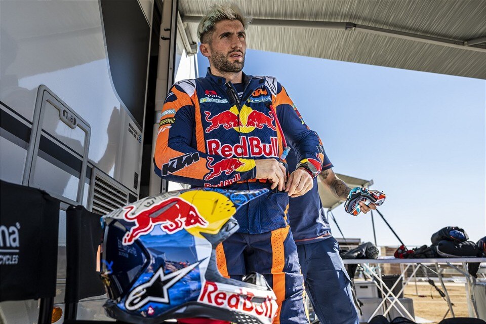 Brutto infortunio per Kevin Benavides: frattura del femore