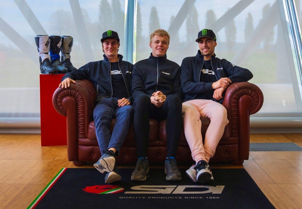 I leader del Mondiale MX2 in visita alla SIDI