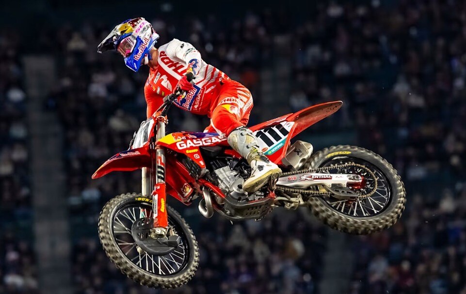Jorge Prado: Under the Lights - VIDEO Jorge Prado: Under the Lights - VIDEO