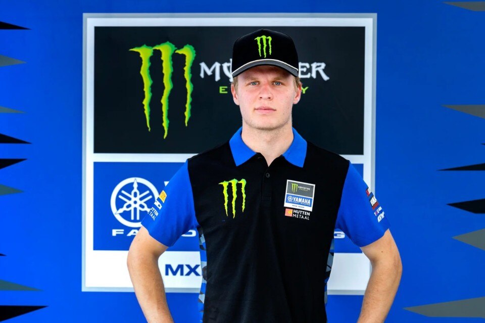 Karlis Reisulis con il Monster Energy Yamaha Factory MX2 Team Karlis Reisulis con il Monster Energy Yamaha Factory MX2 Team