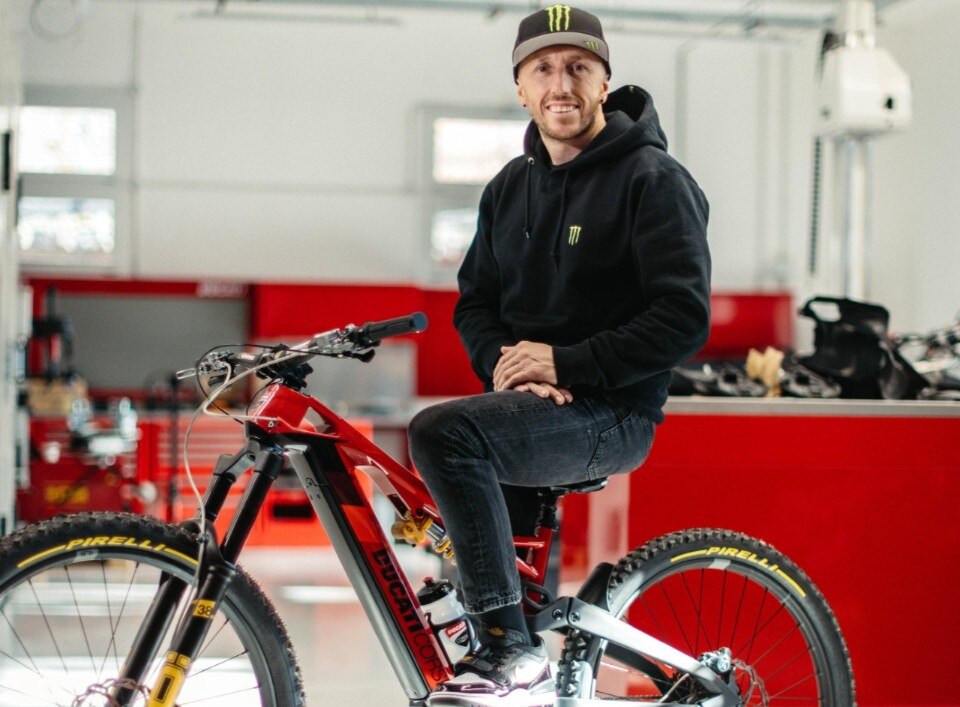 Tony Cairoli si allena con la Ducati Powerstage RR