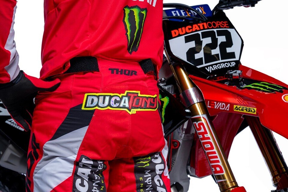 Ducati debutta nel Mondiale Motocross con Tony Cairoli 