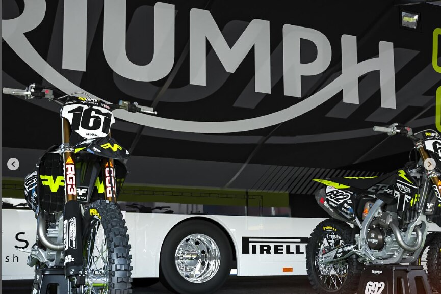Il Team FF Racing passa a Triumph