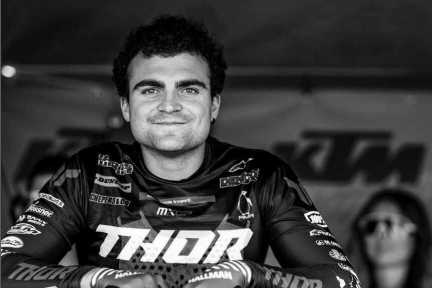 Alberto Forato vicino al Team Honda SR Motobluz