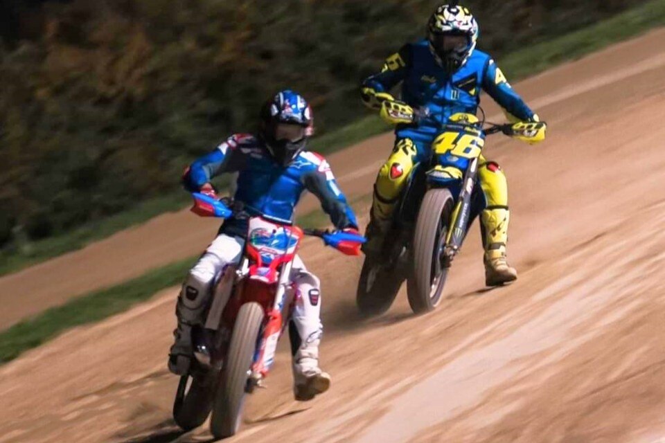 La macchina del tempo: Rossi vs Stoner al MotoRanch VIDEO