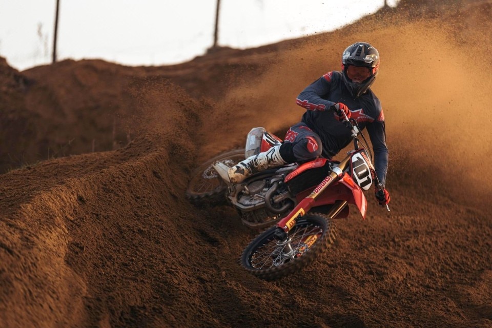 Guadagnini e Seewer in azione sulla Ducati Desmo450 MX