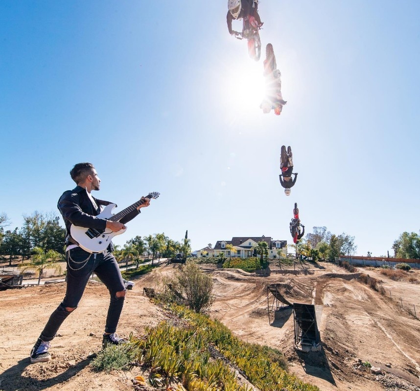 Giulio Maceroni: l'Inno di Mameli, il rock e il motocross