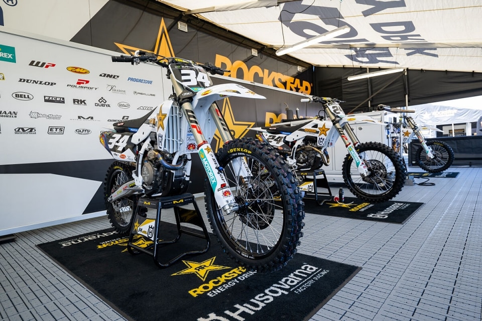Husqvarna dice addio al Team Factory in USA dal 2027. Ecco cosa cambia
