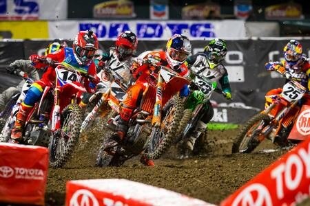 AMA Supercross 2017 - Anaheim II. Vince Dungey, Roczen si frattura -VIDEO
