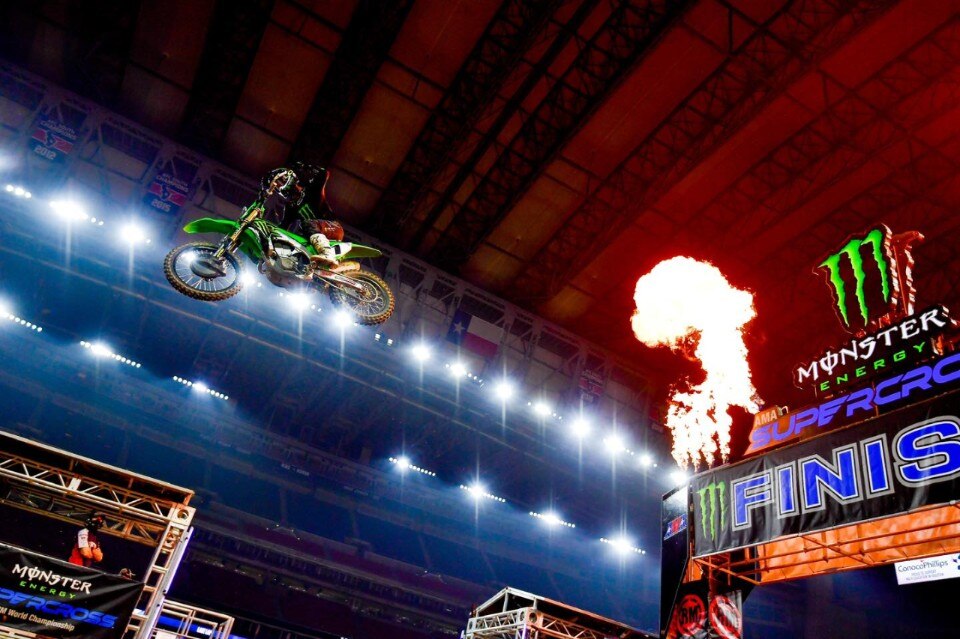 2021 AMA Supercross. A Houston2 vittorie di Eli Tomac e Jett Lawrence - VIDEO