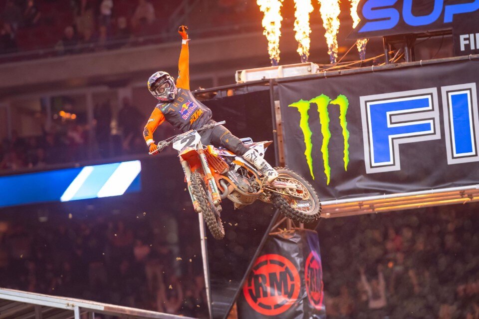 2021 AMA Supercross - Houston3 è di Cooper Webb e Colt Nichols - VIDEO