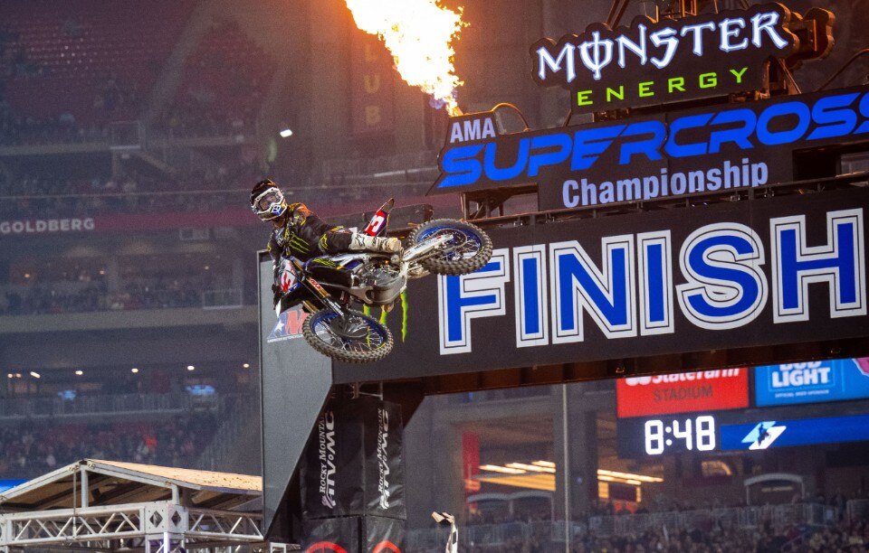 AMA Supercross 2022, a Glendale Eli Tomac si aggiudica la Triple Crown - VODEO