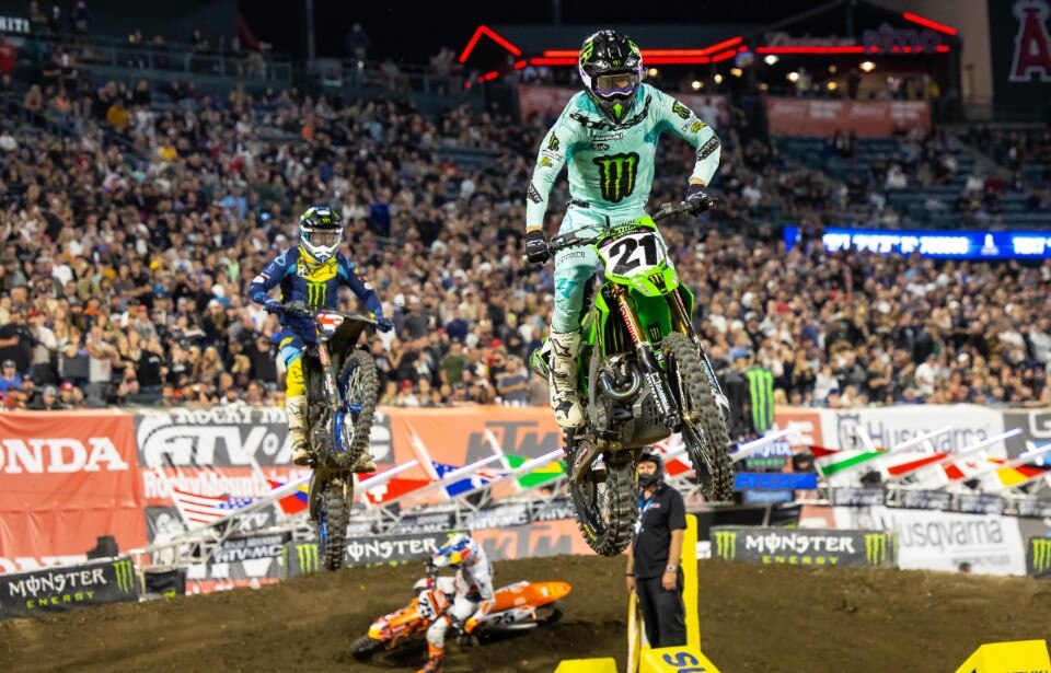 AMA Supercross 2022, Jason Anderson domina ad Anaheim 3 - VIDEO