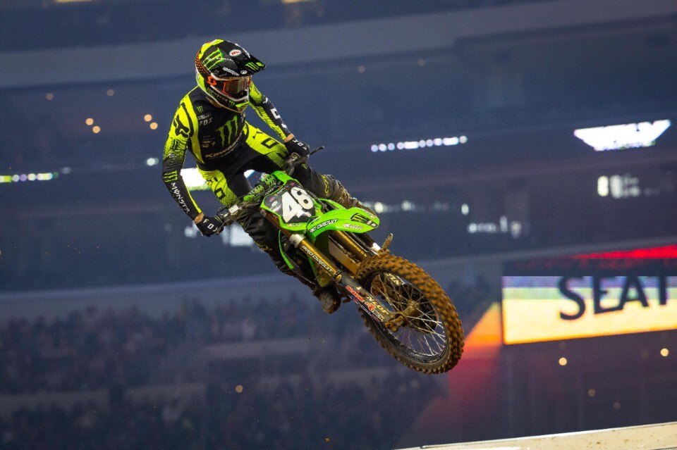 AMA Supercross 2022, Eli Tomac vince la Triple Crown di Arlington - VIDEO