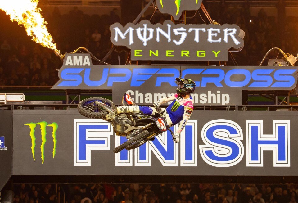 AMA Supercross 2022, Eli Tomac fa cinquina a Detroit - VIDEO