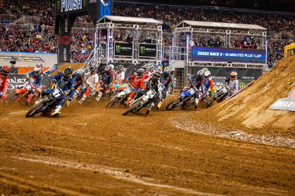 AMA Supercross 2022: Marvin Musquin vince il St. Louis Supercross Triple Crown