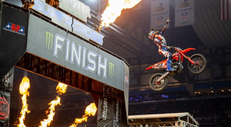 AMA Supercross 2023: A Detroit vince Sexton, quasi... - L'analisi di Stefano Dami VIDEO AMA Supercross 2023: A Detroit vince Sexton, quasi... - L'analisi di Stefano Dami VIDEO