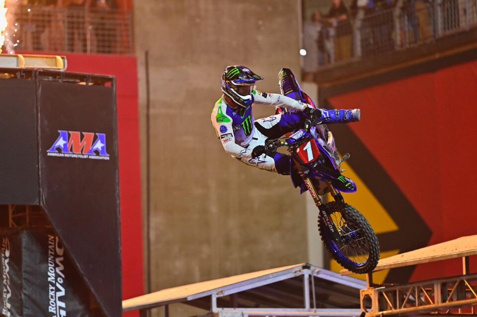 AMA Supercross 2023: ad Eli Tomac il Triple Crown di Glendale - L'analisi di Stefano Dami VIDEO