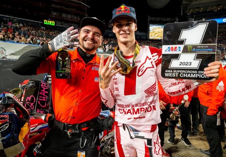 AMA Supercross 2023: Denver, il dramma di Tomac, il titolo di J. Lawrence - L'analisi di Stefano Dami VIDEO