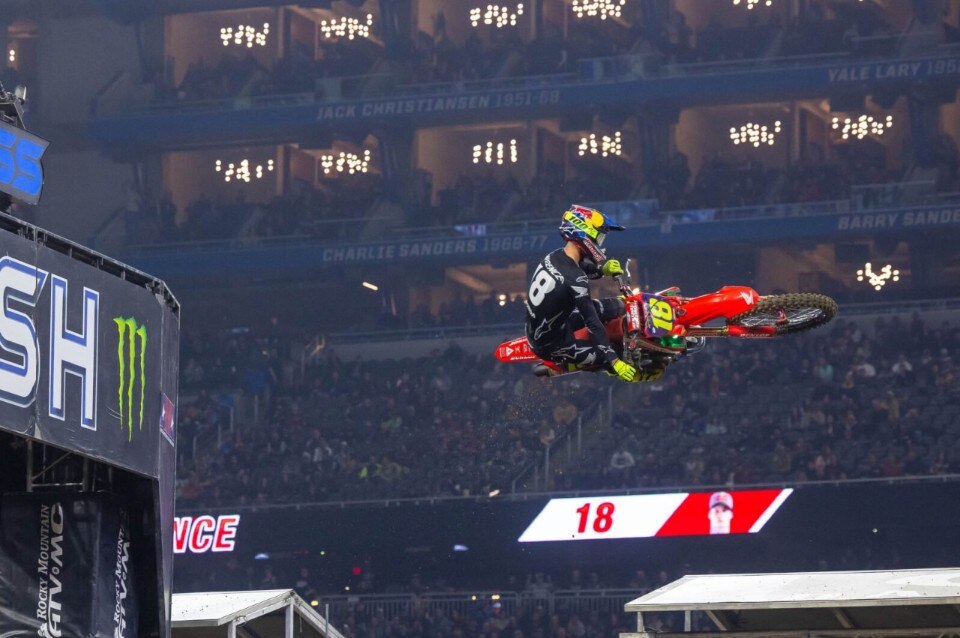 AMA Supercross 2024 - Detroit: torna alla vittoria Jett Lawrence - VIDEO